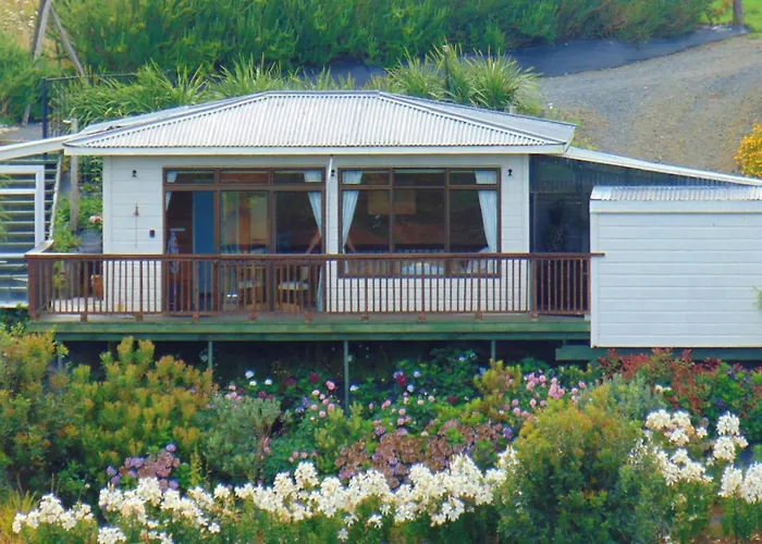 Raglan\'S Tranquil Garden Retreat - Moa Stone Lodge