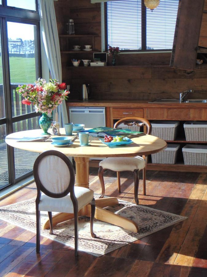 Raglan's Tranquil Garden Retreat - Moa Stone Villa Raglan