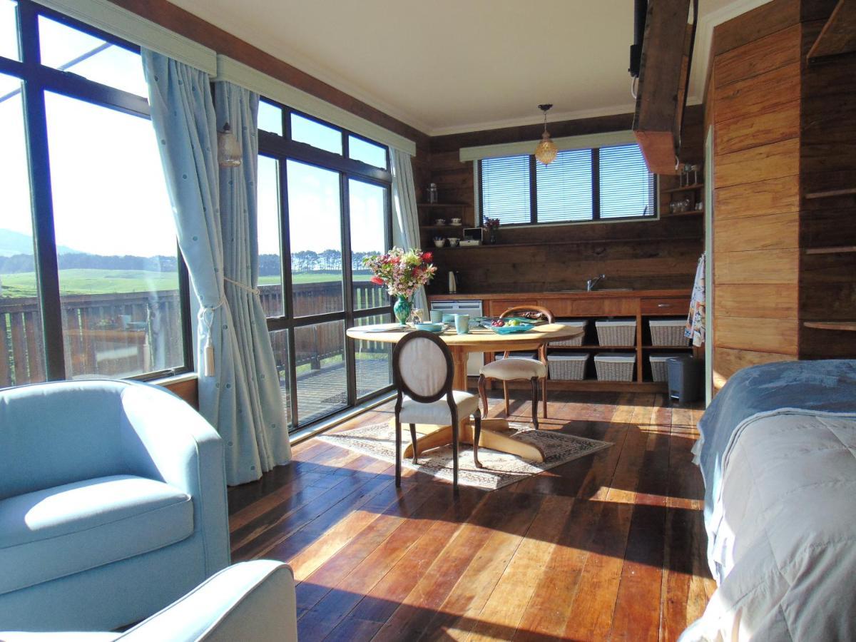 Villa Raglan's Tranquil Garden Retreat - Moa Stone *