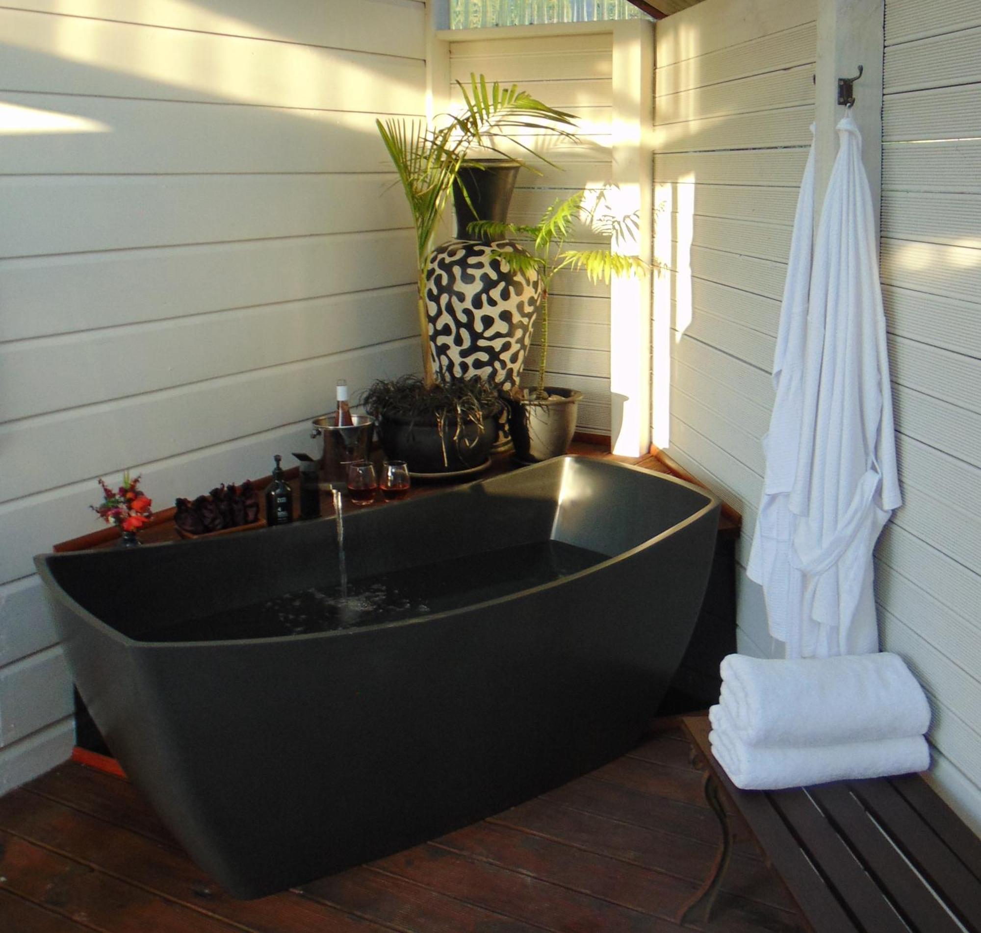 Villa Raglan's Tranquil Garden Retreat - Moa Stone