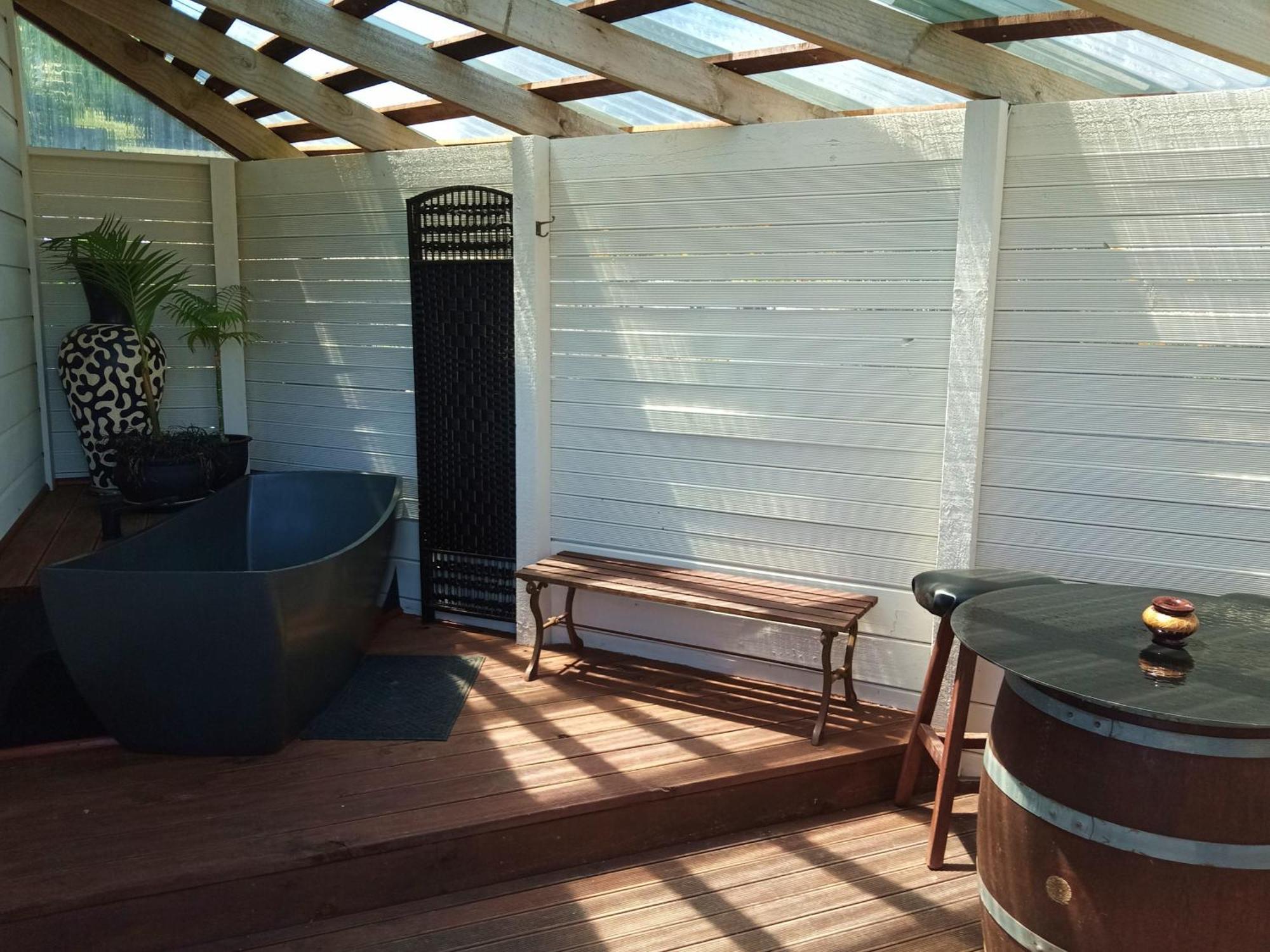 Raglan's Tranquil Garden Retreat - Moa Stone *